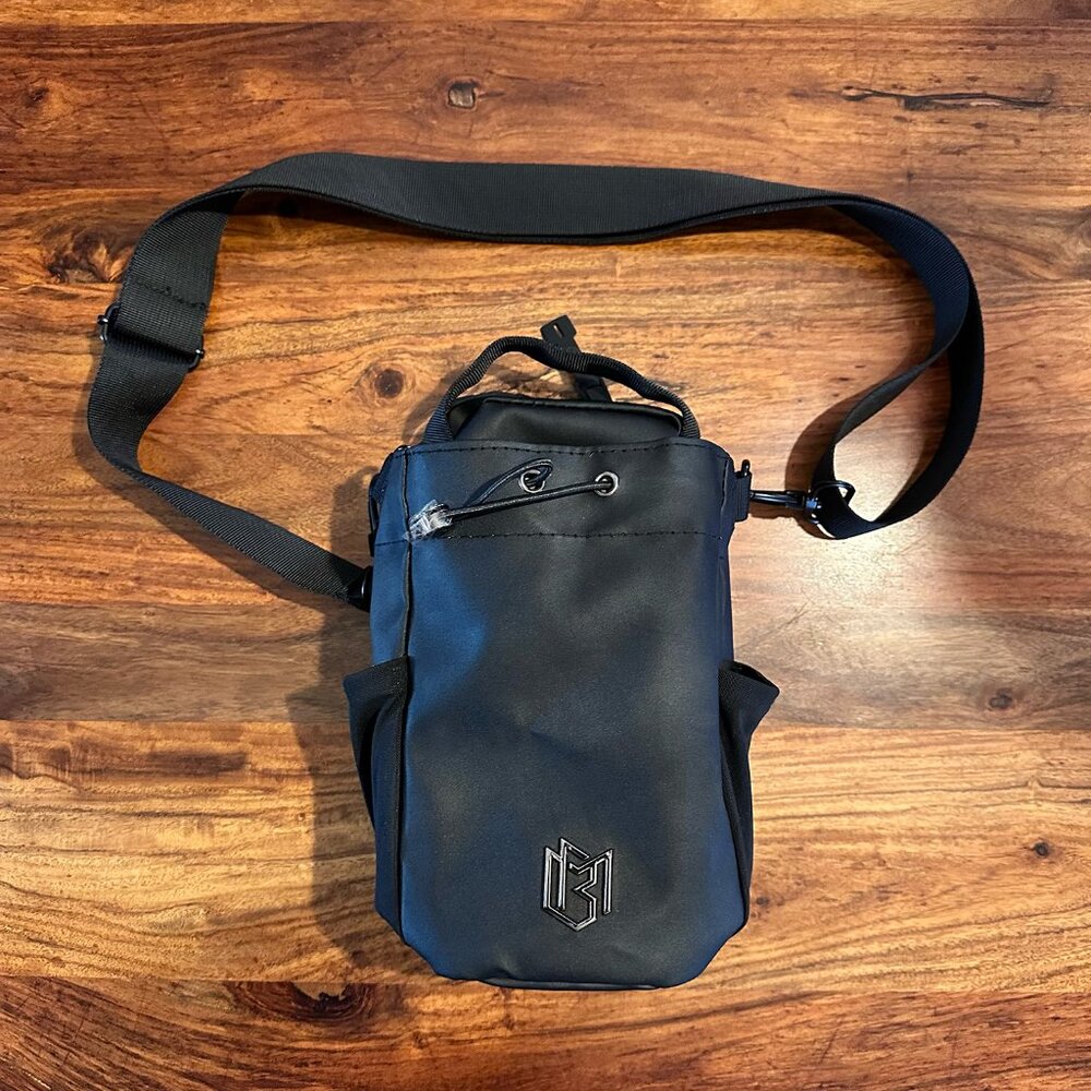 Magnetic Gym Bag for Men and Women – Sling Bottle Bag with Magnetic Attachment